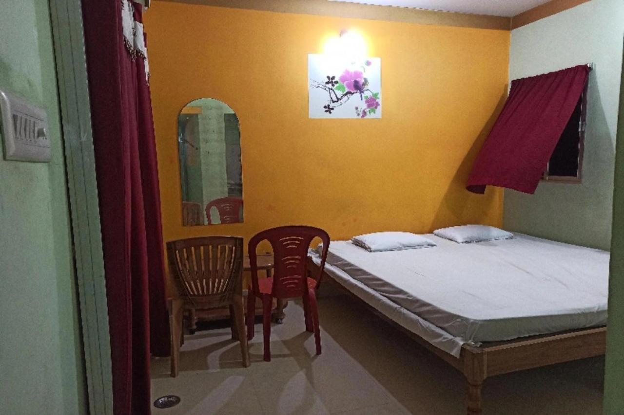 Goroomgo Glory Hotel 3*
