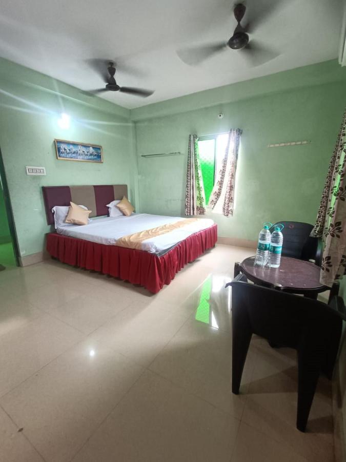 Goroomgo Glory Hotel 3*